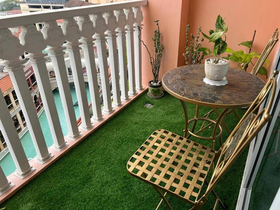 Apartment Casa Feliza Belle-veranda Overlooking Venice Grand Canal Gondola Ride, With Pool,gym,tennis,basketball Courts,sauna And Massage