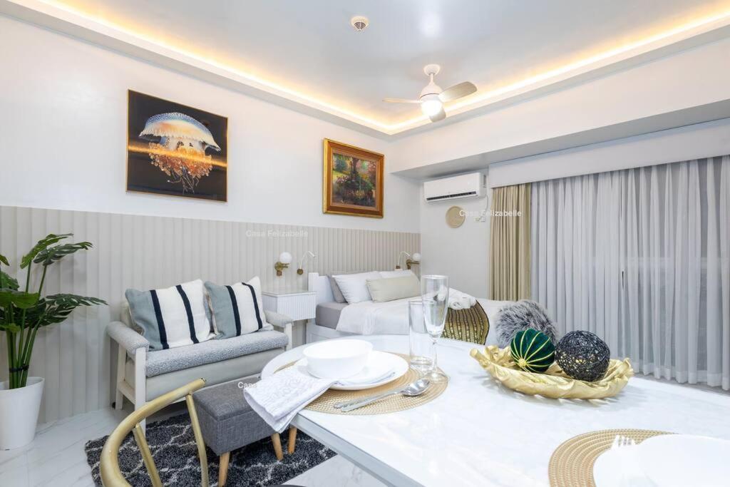 Casa Feliza Belle-veranda Overlooking Venice Grand Canal Gondola Ride, With Pool,gym,tennis,basketball Courts,sauna And Massage Manila